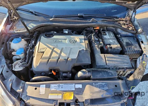 2011 Volkswagen Golf z USA, uszkodzony, nr VIN WVWNM9AJXBW334221